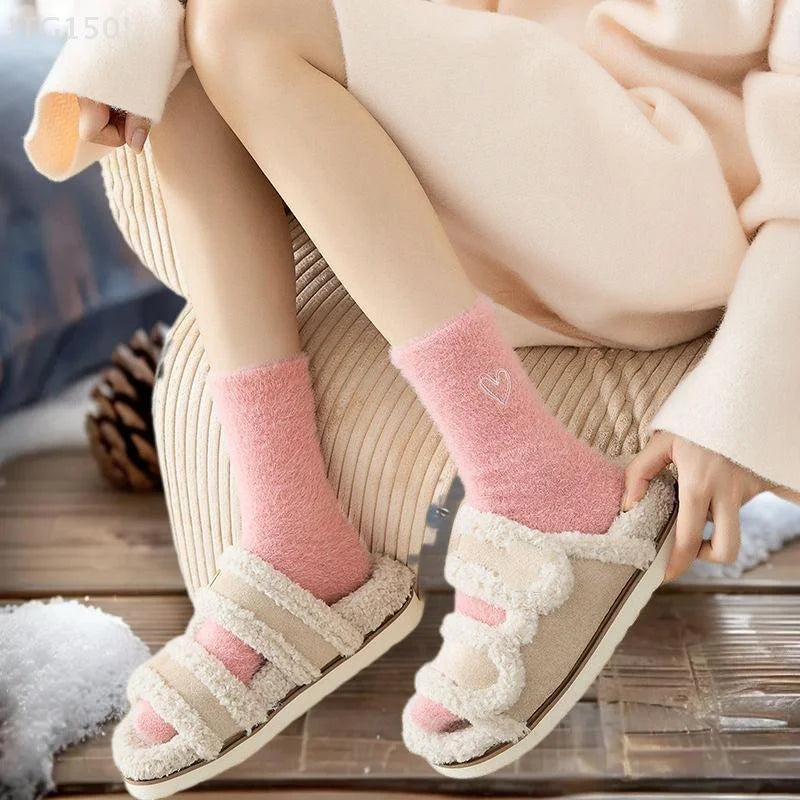 5 Pack Ladies Heavy Mink Socks Embroidered Pink Heart Plush Solid Color Cosy Mid-tube Socks for Fall Winter Home Usage