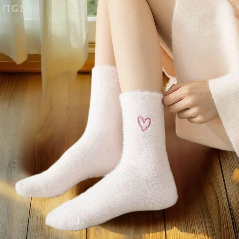 5 Pack Ladies Heavy Mink Socks Embroidered Pink Heart Plush Solid Color Cosy Mid-tube Socks for Fall Winter Home Usage